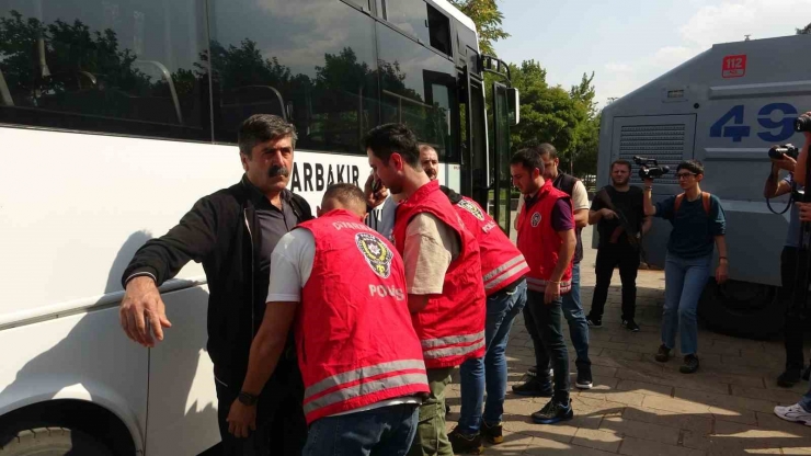 Diyarbakır’da İzinsiz Yürüyüşte 100 Gözaltı