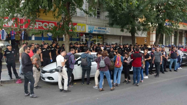 Diyarbakır’da İzinsiz Yürüyüşte 100 Gözaltı