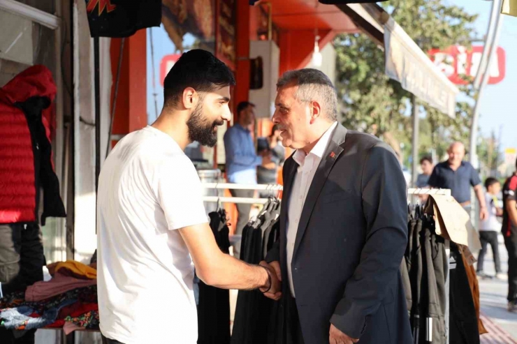 Beyazgül, Çarşı Pazar Esnafını Yalnız Bırakmıyor