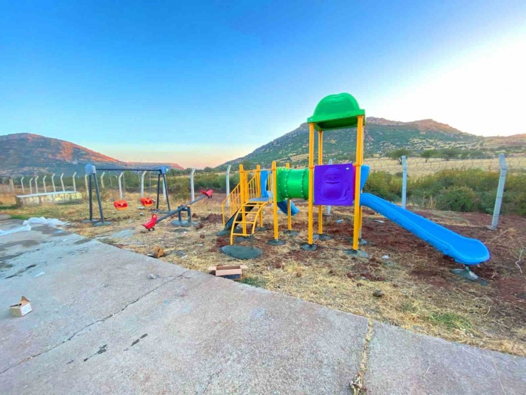 Diyarbakır’da Kentin Çeşitli Noktalarına Çocuk Oyun Grupları Yerleştirildi