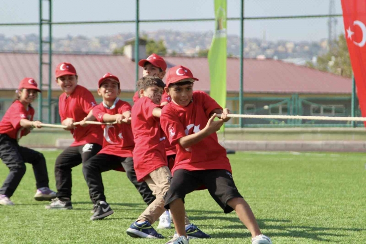 Öğretmenler Hem Öğretti Hem Eşlik Etti