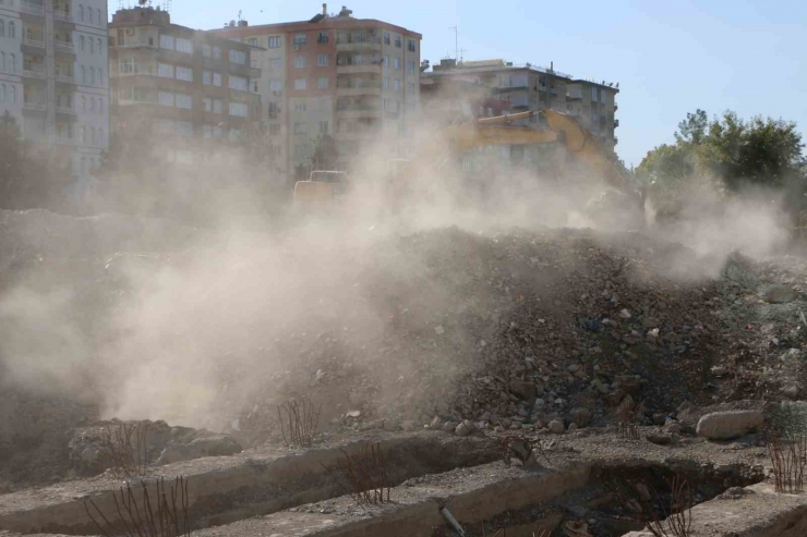 89 Kişiye Mezar Olan Galeria Sitesi’nin Temeli Kapatılıyor