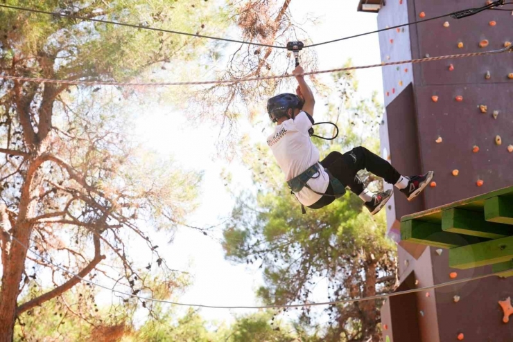 Macera Parkurlarında Eğlenceli Ve Adrenalin Dolu Anlar Yaşadılar