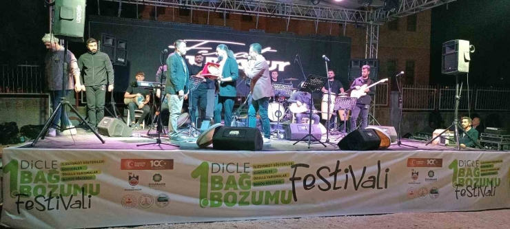 Dicle’de 2 Gün Süren Bağ Bozumu Festivali Konserlerle Tamamlandı