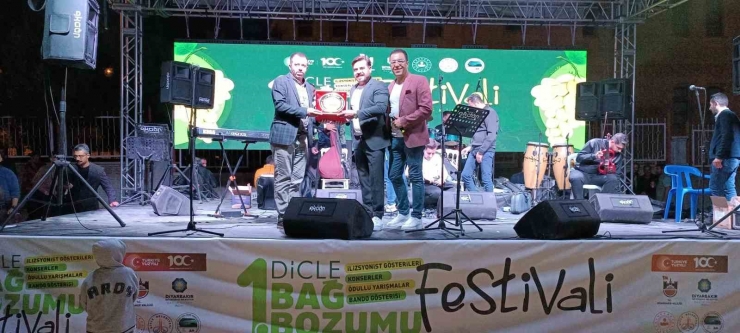 Dicle’de 2 Gün Süren Bağ Bozumu Festivali Konserlerle Tamamlandı