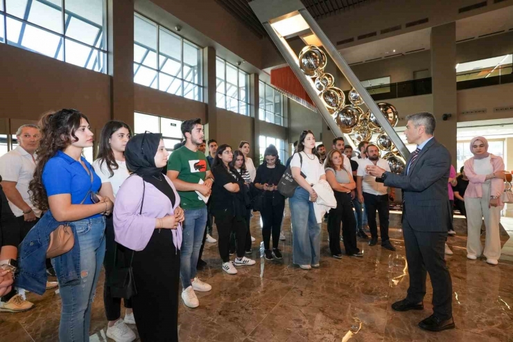 Üniversite Öğrencileri, D.t. Şehitkamil Sahnesi’ni İnceledi