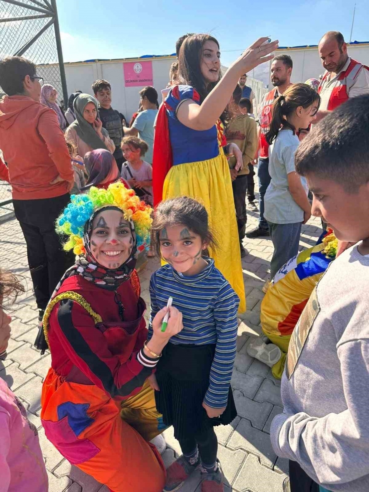 Depremzede Çocuklar Doyasıya Eğlendi