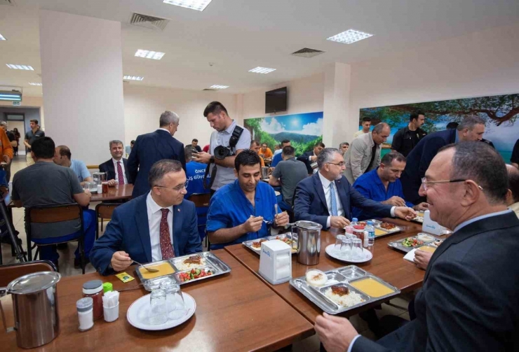 Gülsan Holding Bakan Prof. Dr. Vedat Işıkhan’ı Ağırladı