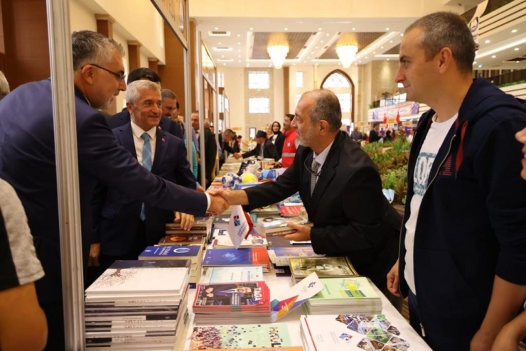 Hkü, Şahinbey Kitap Günleri’nde Kitap Tutkunları İle Buluştu