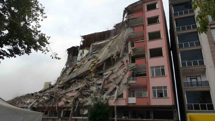 Malatya’da Ağır Hasarlı Binaların Yıkımına Hız Verildi