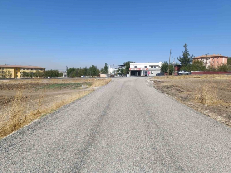 Diyarbakır’da Kırsal Mahallelerde Yol Çalışmaları Sürüyor