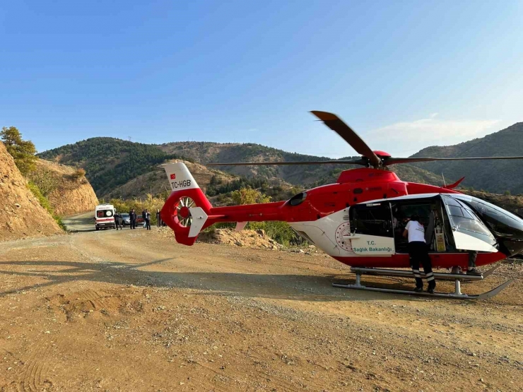 Ambulans Helikopter, Çüngüş’te Ağaçtan Düşen 82 Yaşındaki Mevlüt Amca İçin Havalandı