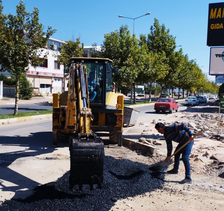 Diyarbakır’da Kırsalda Yol Bakım Ve Üst Yapı Çalışmaları Devam Ediyor