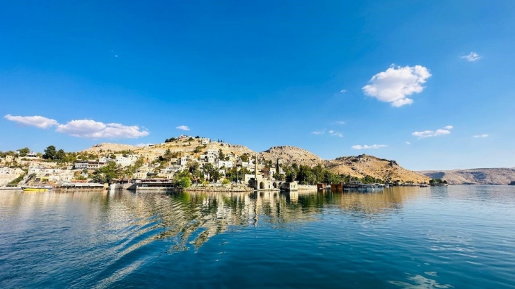 Halfeti’nin Görüntüsünü Bozan Otel Yıkıldı