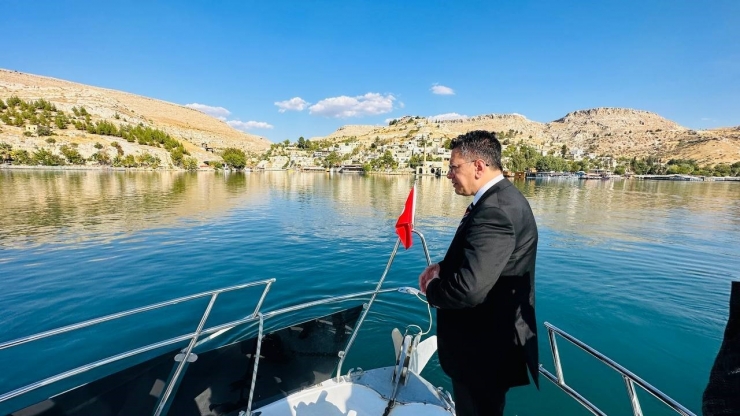 Halfeti’nin Görüntüsünü Bozan Otel Yıkıldı