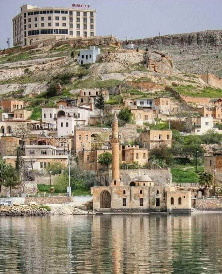 Halfeti’nin Görüntüsünü Bozan Otel Yıkıldı