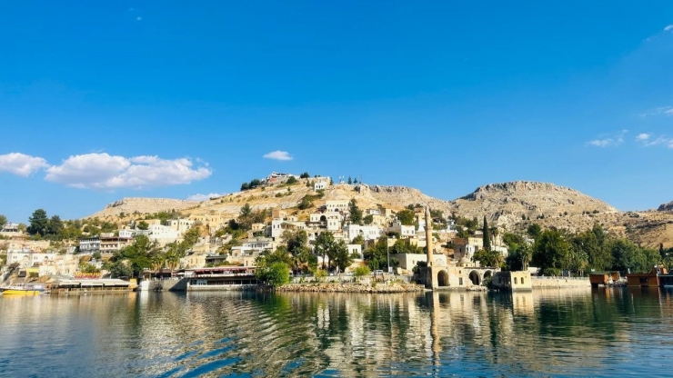 Halfeti’nin Görüntüsünü Bozan Otel Yıkıldı