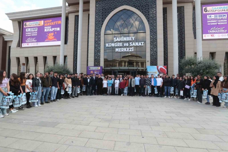 Şahinbey Belediyesi’nin 6. Kitap Fuarı Depremzede Öğrencileri Ağırladı