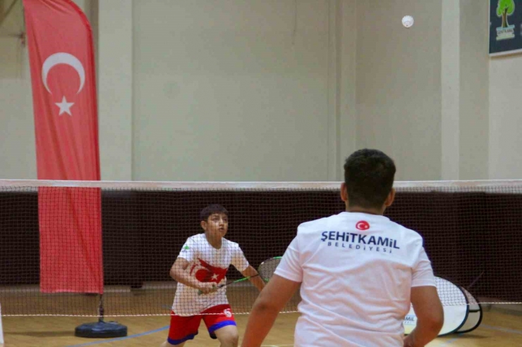 Badminton Kupası’nda Usta Raketler Yarıştı