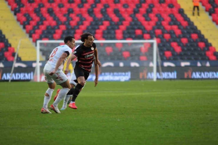 Trendyol Süper Lig: Gaziantep Fk: 0 - Antalyaspor: 0 (ilk Yarı)