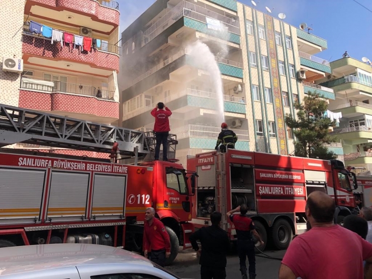 Şanlıurfa’da Korkutan Yangın: 3 Kişi Dumandan Etkilendi