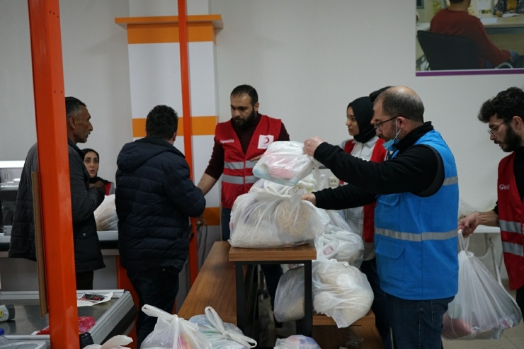 Yeşilyurt Belediyesi ‘emanet Çarşısı’ İle Gönüllere Dokunuyor