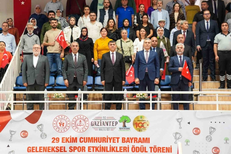 Cumhuriyetin 100. Yılında Şampiyonlar Ödüllendirildi