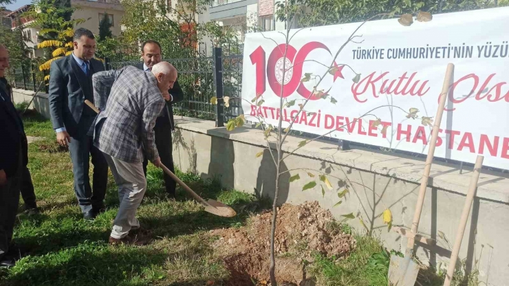 Battalgazi Devlet Hastanesi’nde 100. Yıl Fidan Dikimi Gerçekleştirildi