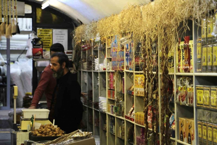 Diyarbakır’da Tarihi Geçitte 100 Yıldır Baharatçılık Yapılıyor