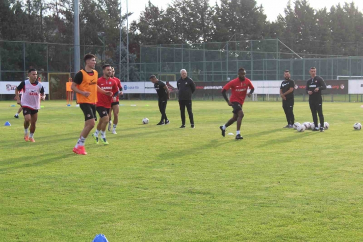 Maruis Sumudica: "istanbul’a Gezmeye Gitmiyoruz, Gezmek İstesek Gaziantep’te Baklava, Fıstık, Her Şey Var"