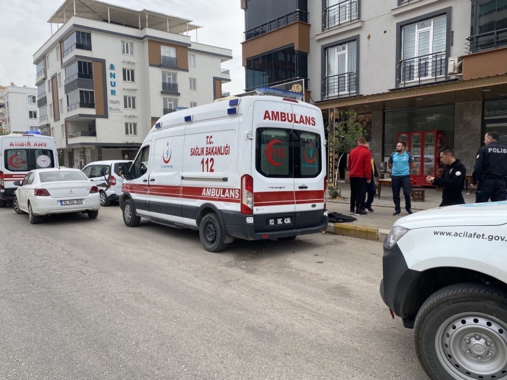 Yaralı Taşıyan Ambulans İle Minibüs Çarpıştı: 1 Yaralı