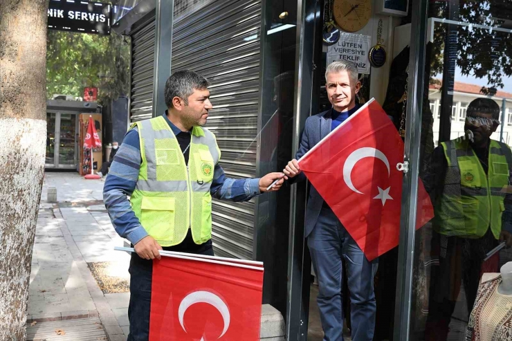 Malatya’da 10 Bin Bayrak Dağıtıldı