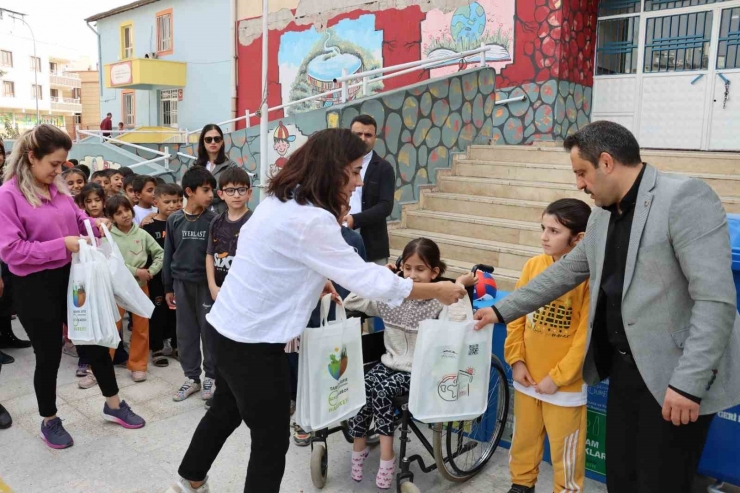 Şanlıurfalı Minik Gazal Bir Dilekçe İle Okulunun Tüm Eksikliklerini Giderdi