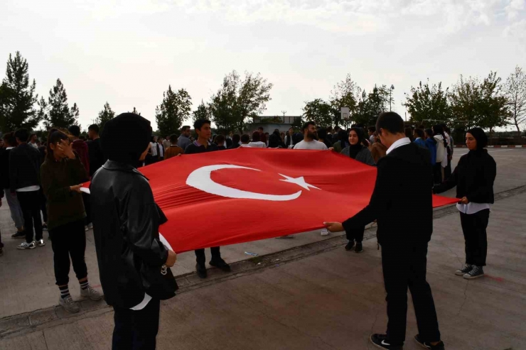 Siverek’te Öğrencilerden Cumhuriyetin 100. Yılına Özel Koreografi