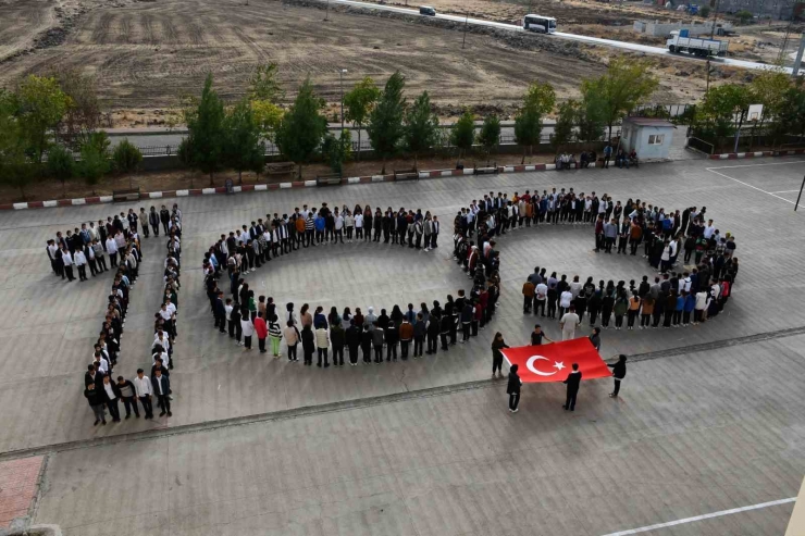 Siverek’te Öğrencilerden Cumhuriyetin 100. Yılına Özel Koreografi