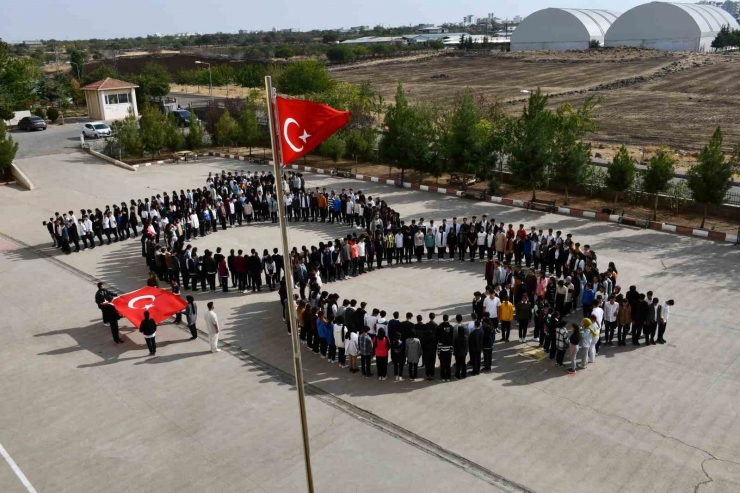 Siverek’te Öğrencilerden Cumhuriyetin 100. Yılına Özel Koreografi