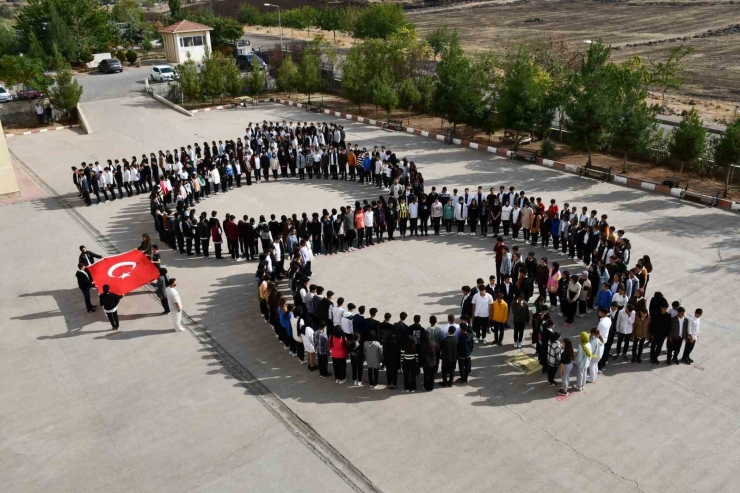 Siverek’te Öğrencilerden Cumhuriyetin 100. Yılına Özel Koreografi