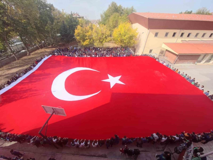 Malatya’da Öğrencilerden Cumhuriyet’in 100. Yılına Özel Koreografi