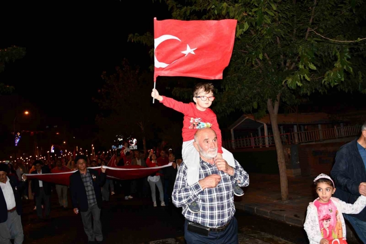 Siverek’te Fener Alayı Yürüyüşü Düzenlendi