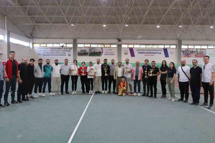 Tenis Turnuvasında Kupalar Sahiplerini Buldu