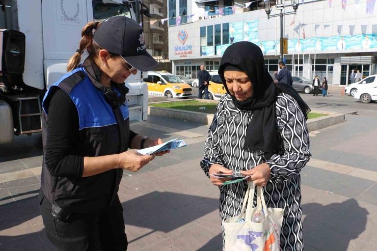 Diyarbakır’da Narkotik Eğitim Tırına Yoğun İlgi