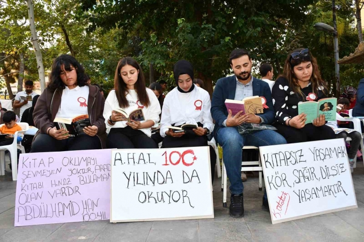 Öğrencilerin Girişimiyle Yüzlerce Siverekli Bir Arada Kitap Okudu