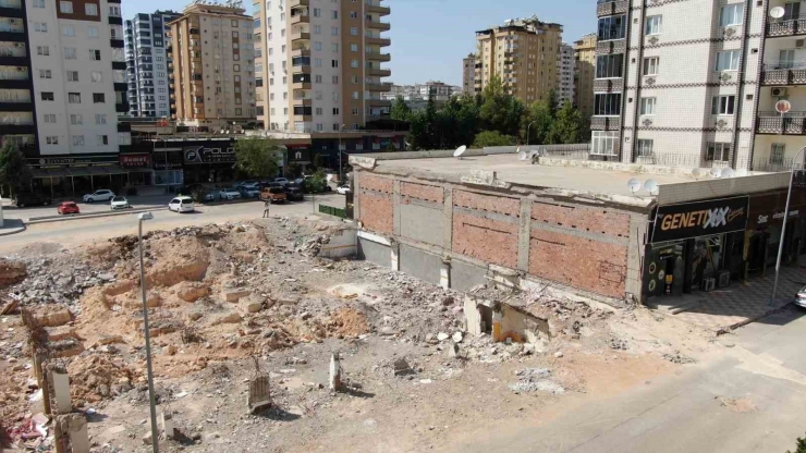 Depremde 49 Kişinin Öldüğü Emre Apartmanı’yla İlgili Şok Detay: Banka Şubesi Kredi Vermediği İş Yerinin Bulunduğu Binaya Kiracı Olmuş