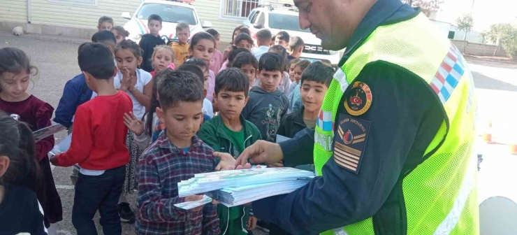 Jandarma Ekipleri Tarafından Öğrencilere Trafik Eğitimi