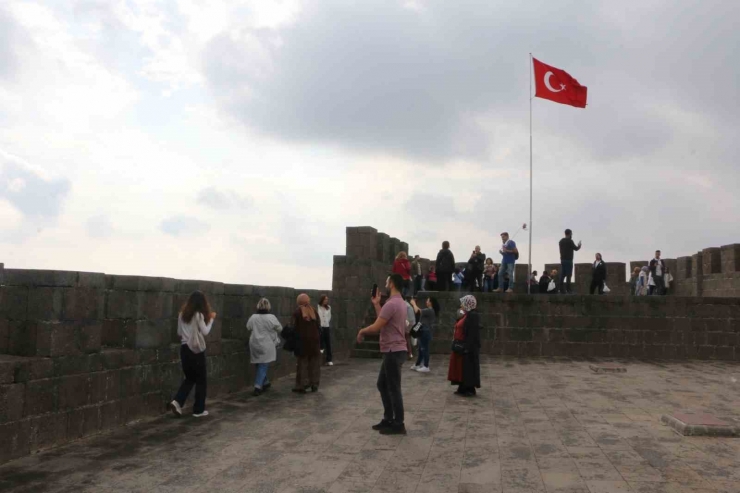 Diyarbakır’da Unesco’nun Gözbebeği Sonbaharda Eşsiz Manzarayı Sergiliyor