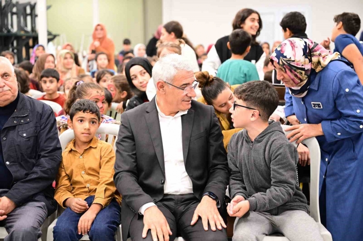 Güder, Depremzede Çocukların Yanında Olmaya Devam Ediyor