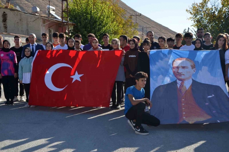 Darende’de Atatürk Koşusu Düzenlendi