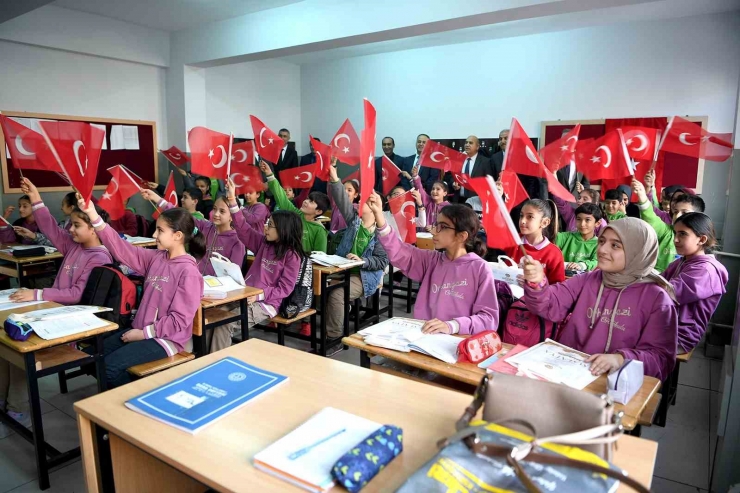 Malatya’da Öğrencilere Kitap Desteği