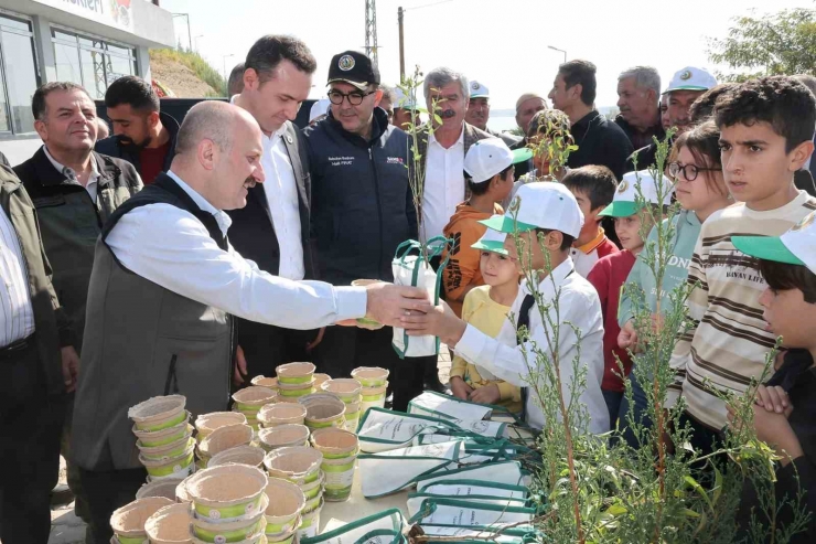 Milli Ağaçlandırma Günü’nde Fidanlar Toprakla Buluştu