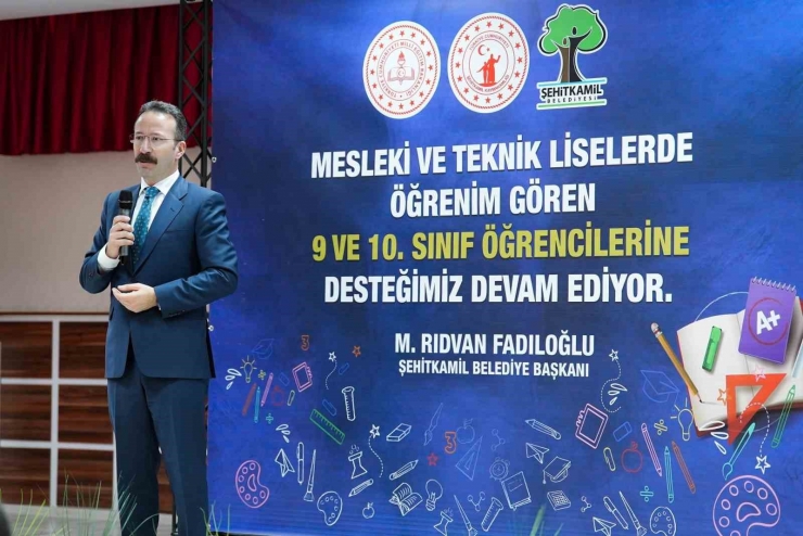 Şehitkamil’deki Öğrencilerin Hesabına Nakdi Destek Yatırıldı